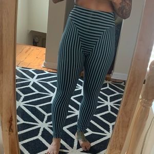 Fashion Brand Company size XS leggings